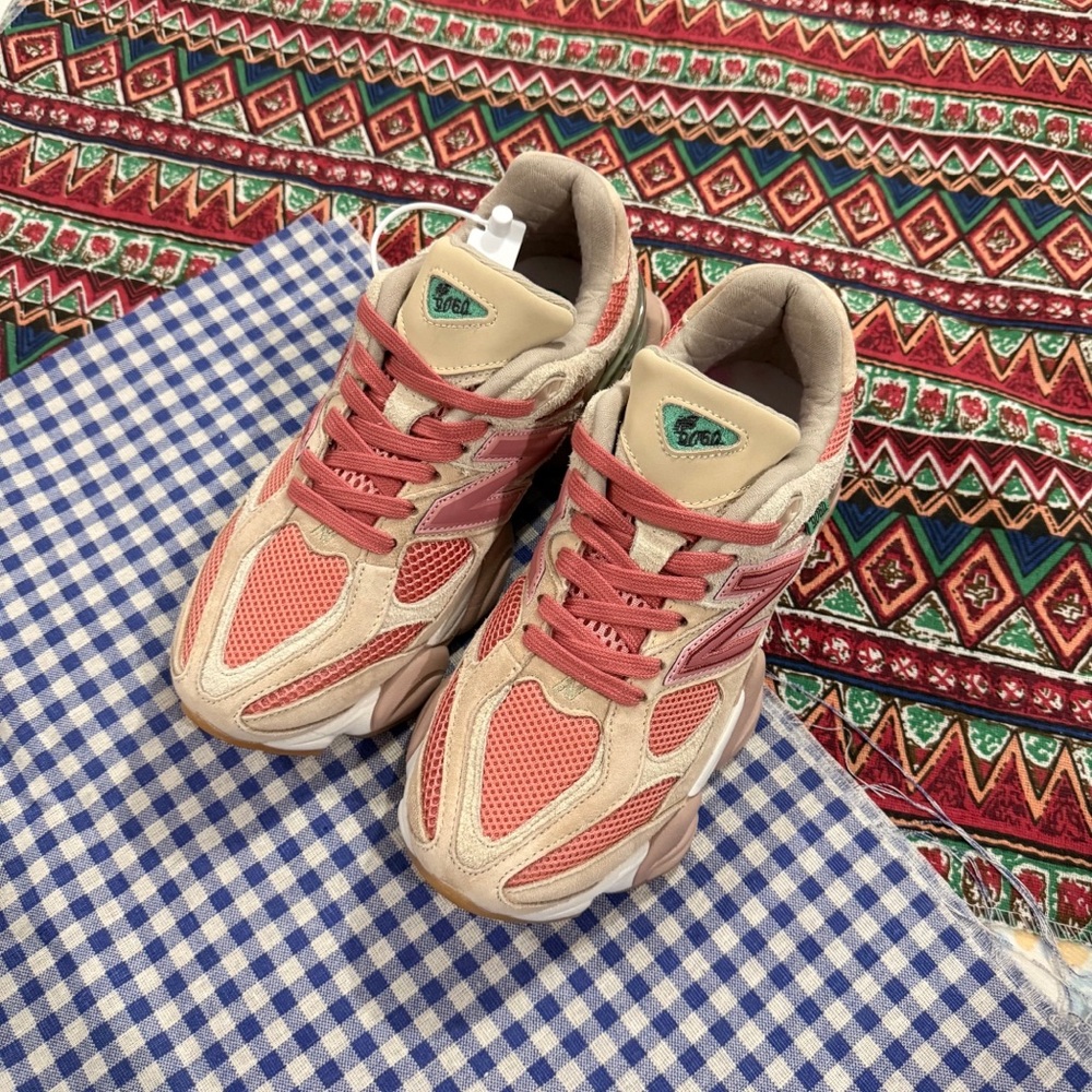New Balance Pink and Cream Women's Sneakers with Coral Accents - Picture 6 of 6